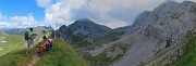 36 Passo di Gabbia (2070 m), sole in Val Vedra, nuvoloni sul Mandrone e in Corna Piana